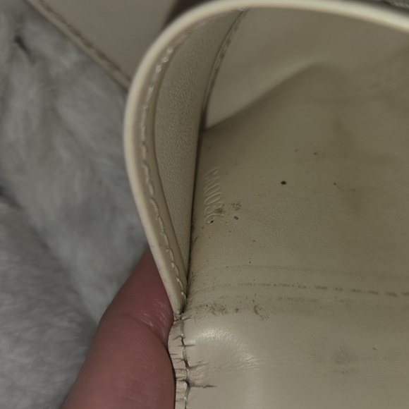 Louis Vuitton Cream Monogram Key Holder - Picture 9 of 9